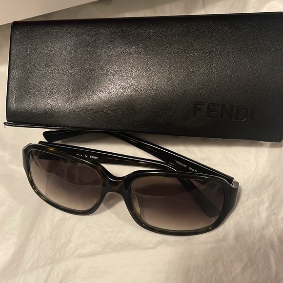 FENDI sunglasses - Picture 2 of 7